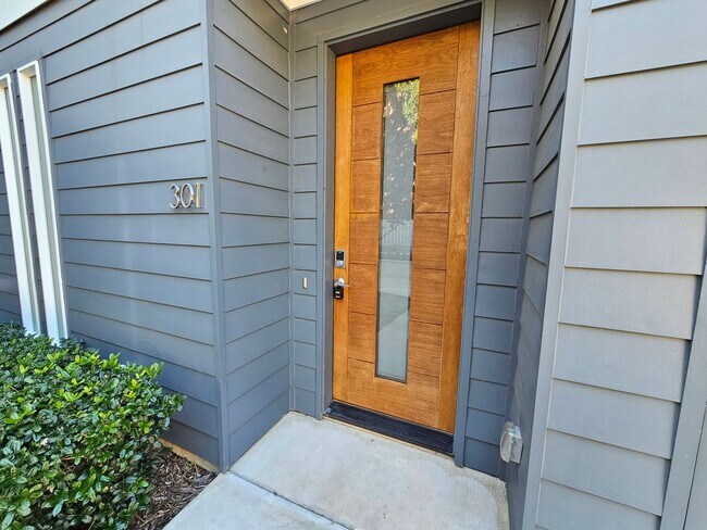 Foto del edificio - Minutes from Downtown, Uptown, Henderson, ...