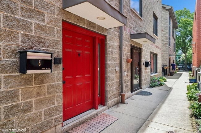 Building Photo - 636 W Schubert Ave