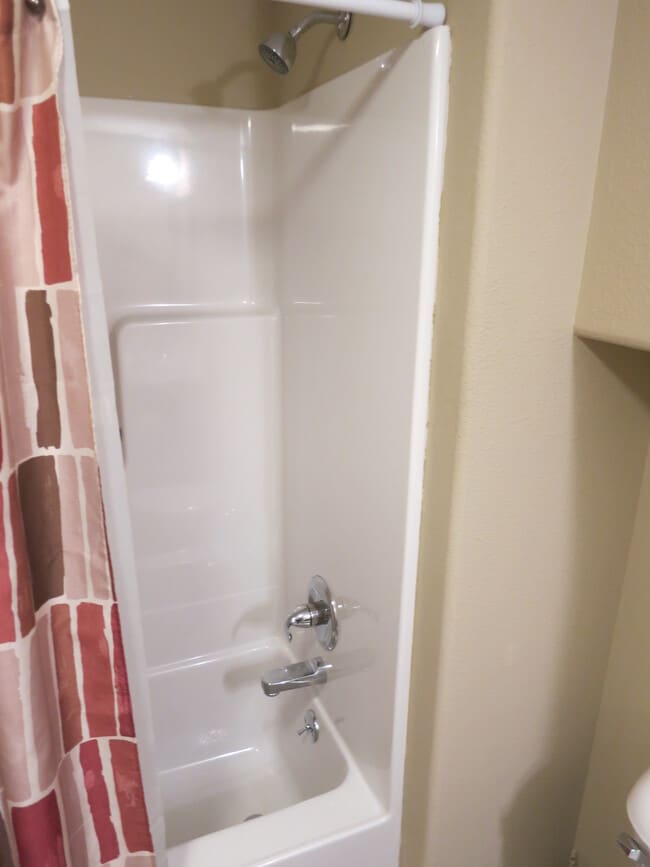 Full main-level bath with tub/shower combination - 1906 English Oak