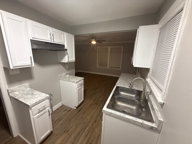 Cocina - 1131 N Watkins St