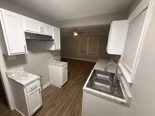 Kitchen - 1131 N Watkins St House