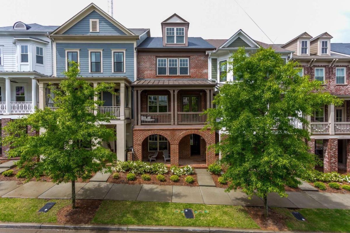 Foto principal - 820 E Ave NE