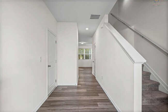 Building Photo - 407 Kings Cross Wy