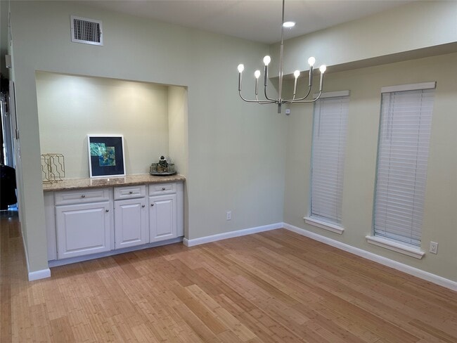 Foto del edificio - 9400 Doliver Dr