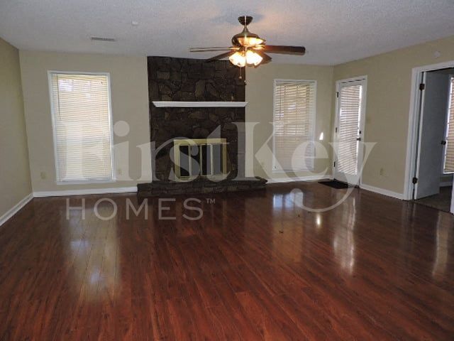 Foto del edificio - 6346 Bent Oak Ln