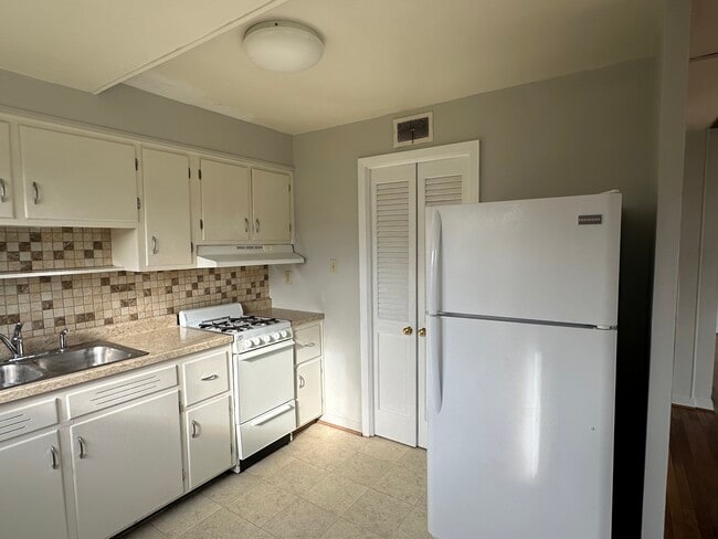 Building Photo - WCA-318