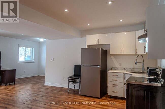 Photo du bâtiment - 7171 Lionshead Ave