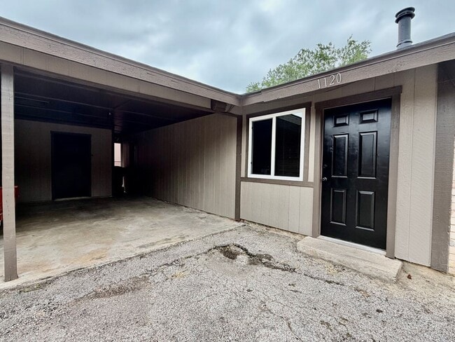 Building Photo - Immaculately Improved 2 Bedroom / 1 Bathroom Duplex & Immediately Available!