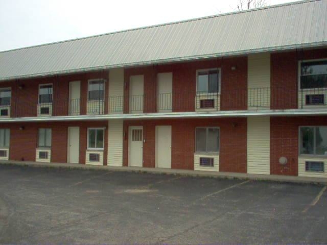 Primary Photo - 768 N Main St