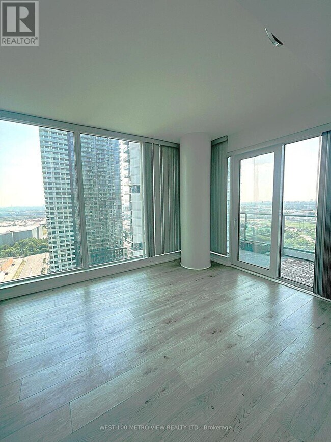 Photo du bâtiment - 1000-1000 Portage Pkwy