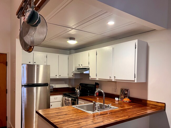 Foto del edificio - Historic, Fully Furnished Downtown Condo