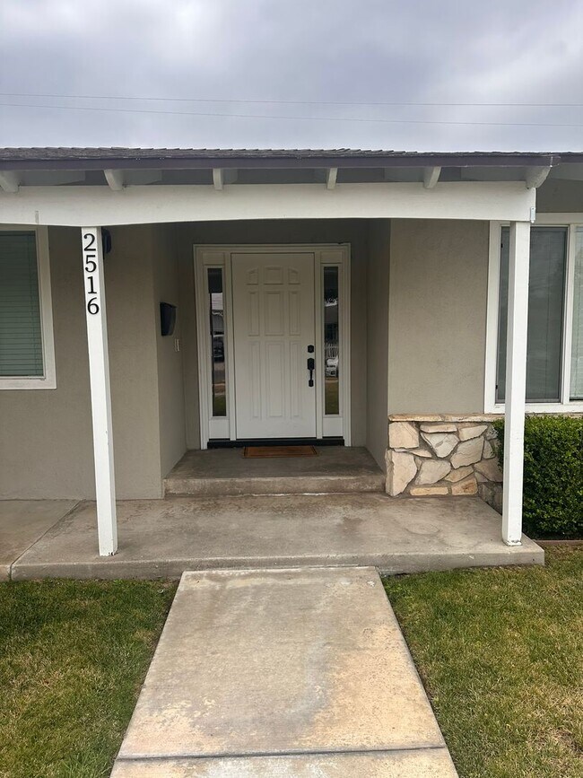 Foto del edificio - Beautiful 3-Bedroom, 2-Bathroom Home Near ...