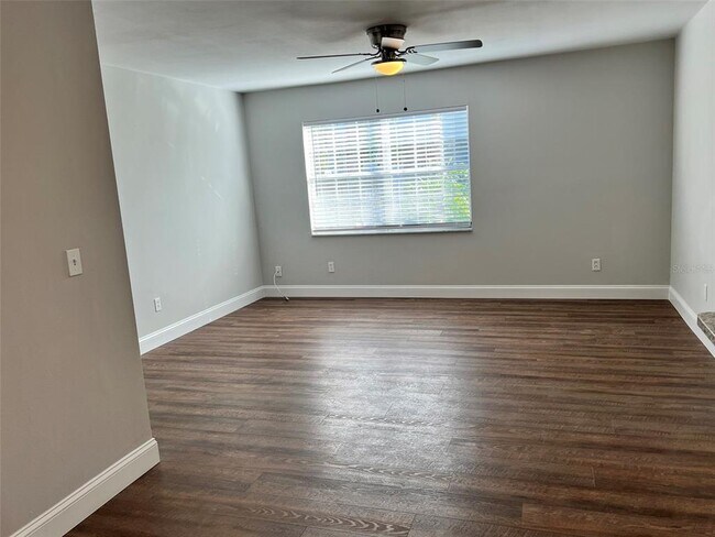 Building Photo - 2411 W Stroud Ave