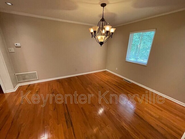 Building Photo - 2509 Craghead Ln