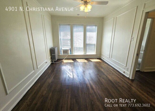 Building Photo - East Albany Park - Updated Top-Floor Studi...