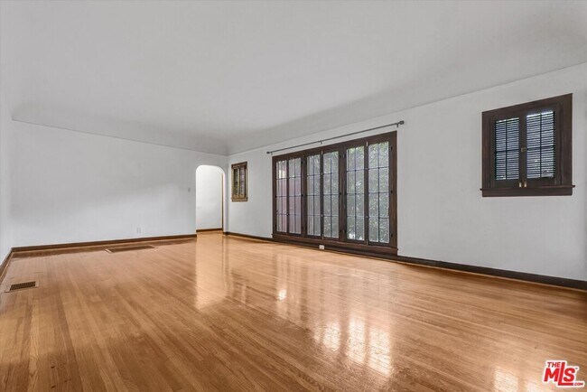Foto del edificio - 5112 Edgewood Pl