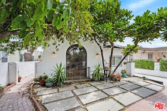 Building Photo - 2736 Cloverdale Ave