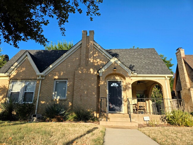 Foto del edificio - Quaint Early American Home in Bluebonnet H...