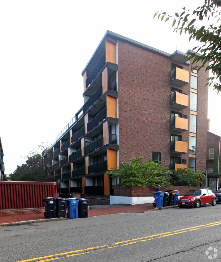 Building Photo - 351 Harvard St