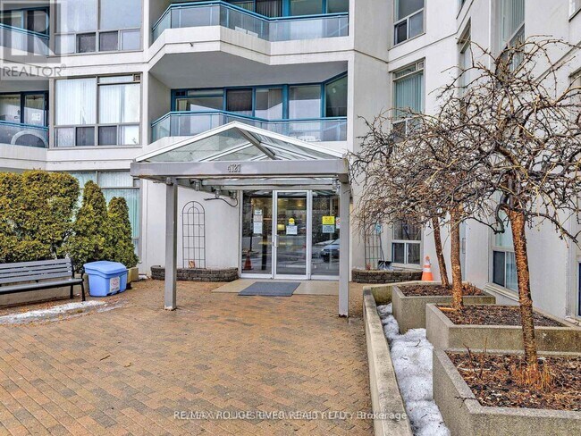 Photo du bâtiment - 4727-4727 Sheppard Ave E