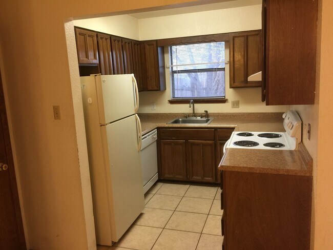 Building Photo - 2914 N Alhambra Dr