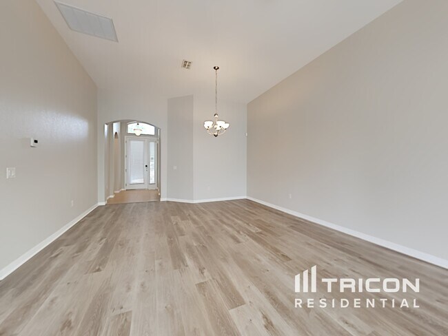 Foto del edificio - 15402 Pepper Pine Ct