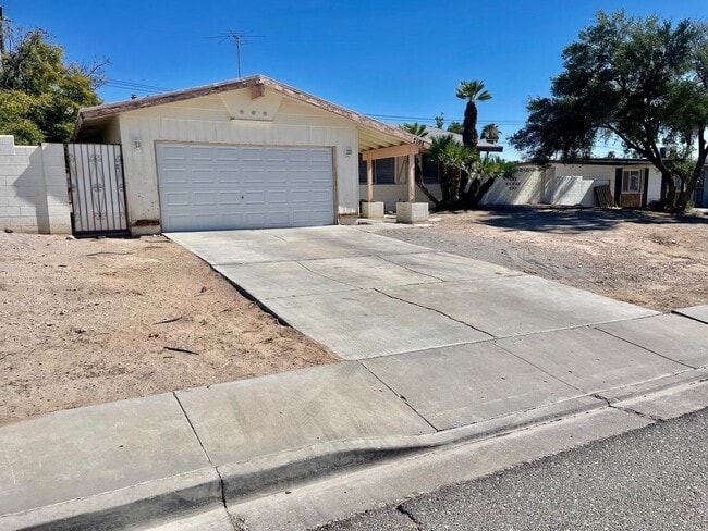 Foto del edificio - Single Story Home on Large Lot Available for Rent