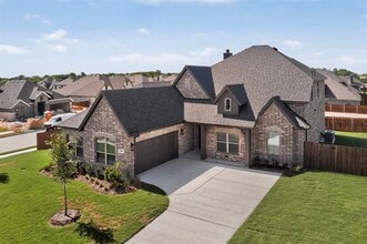 Building Photo - 814 Lakewood Ct