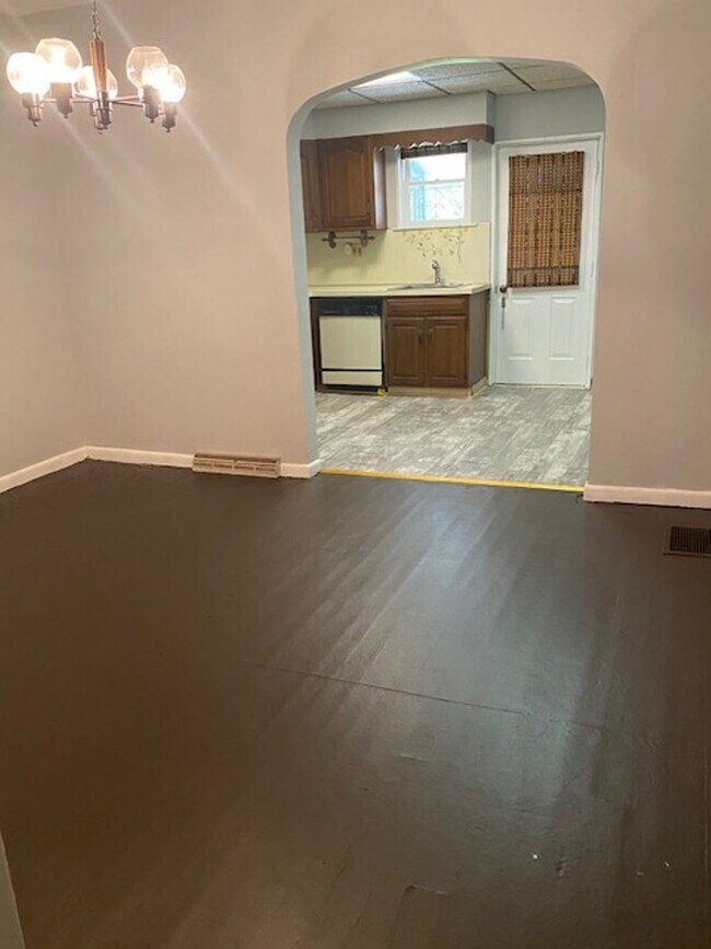Foto del edificio - 4 br, 1 bath House - 545 S 15TH STREET