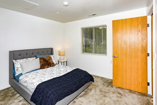 2HAB, 2BA - Oakwood Place