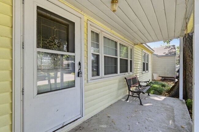 Foto del edificio - Remodeled Midtown Tulsa Bungalow – Classic Charm with Modern Updates!