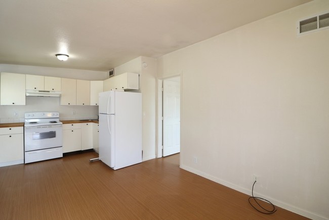 Building Photo - 111 s hardy drive # 4, tempe az