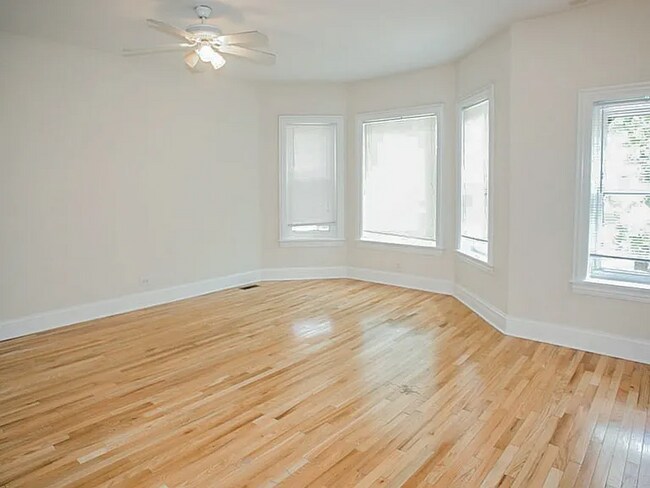 Foto del edificio - 3818 N Sheffield Ave