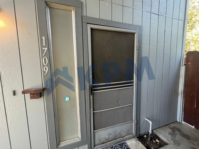 Building Photo - 1709 Blackoak Dr