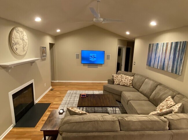 living room - 1217 Stoneferry Ln