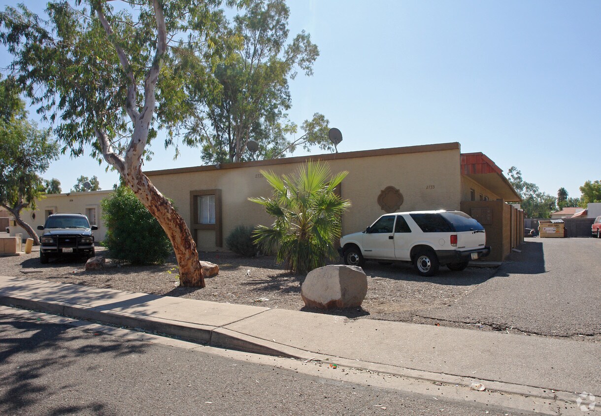 Foto principal - 2733 E Marconi Ave