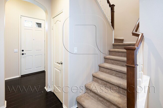 Building Photo - Lovely 3 Bed/2.5 Bath Home In A Cul-De-Sac...
