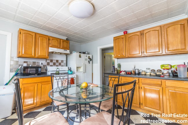 Building Photo - 163 Hillside St