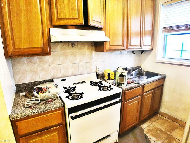 Building Photo - 1 br, 1 bath Apartment - 8797 25th Ave