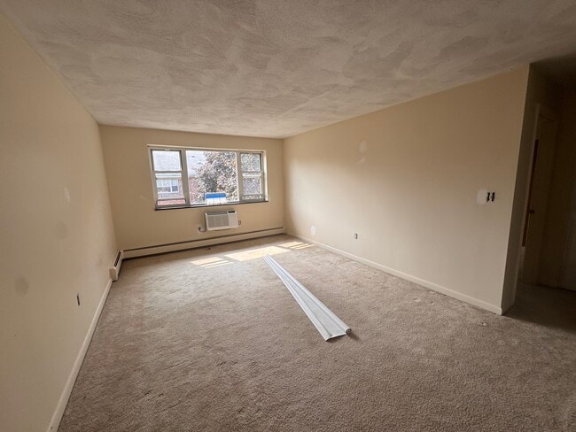 Building Photo - 155 Lexington St