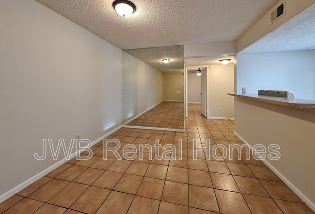 Building Photo - 5602 Pinebay Cir S