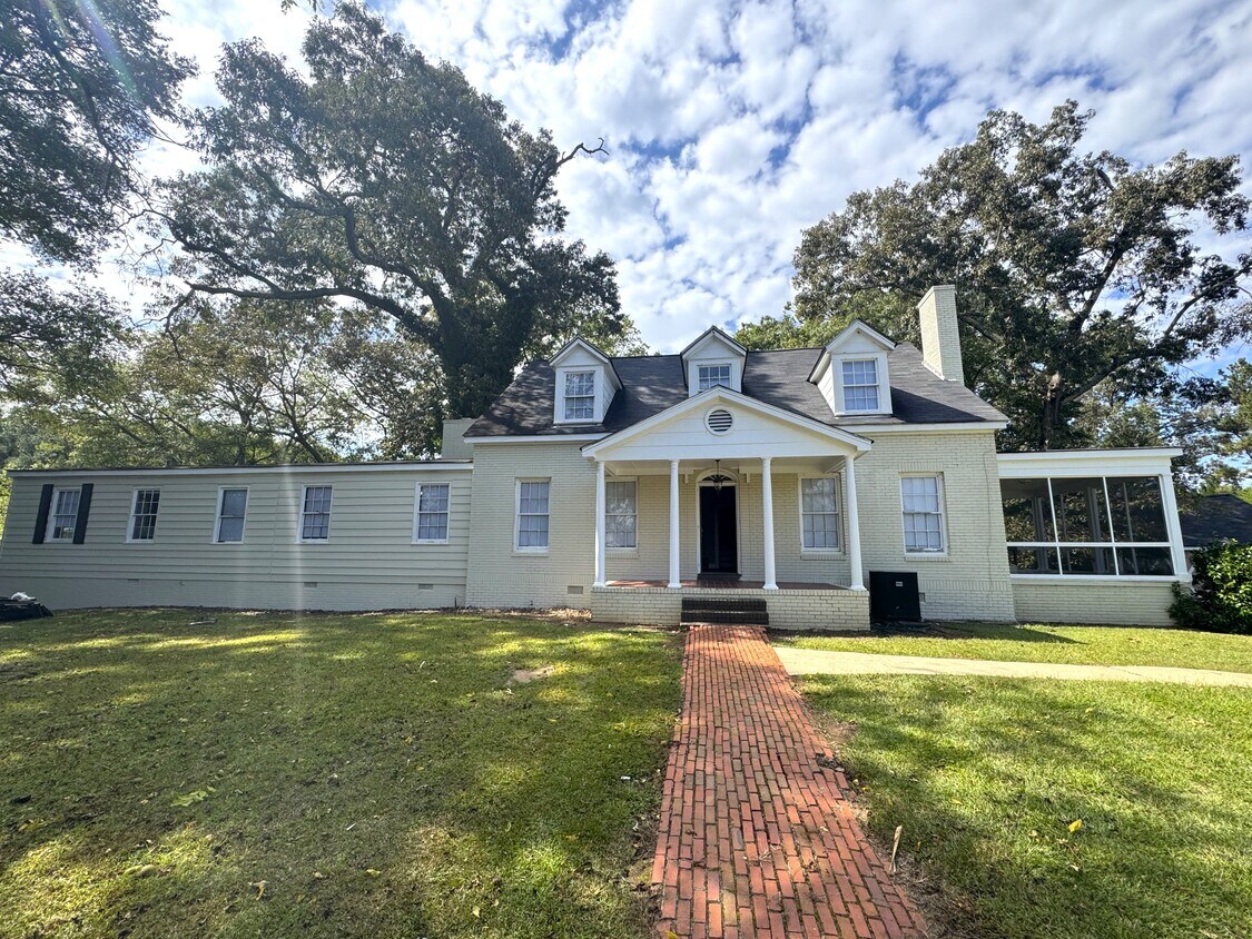 Foto principal - 1020 Cherry Hills Ct