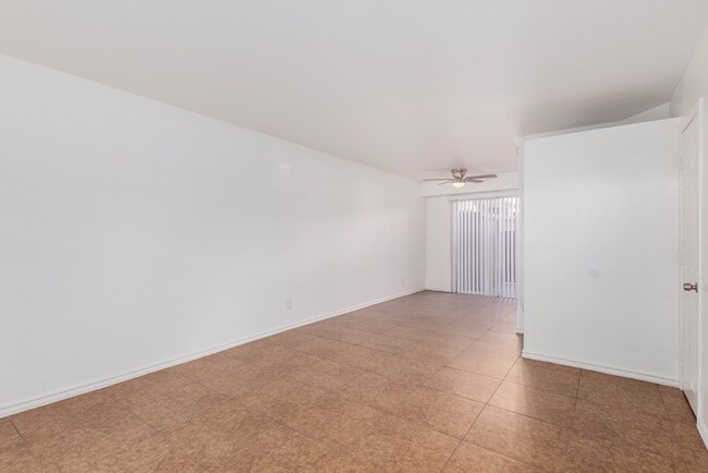 Building Photo - 3 Bedroom Townhome with yard