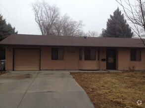 Building Photo - 1202 S Abbs St