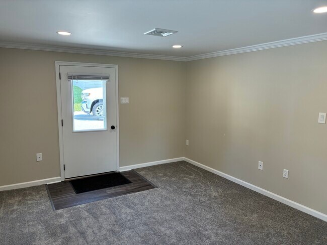 Building Photo - 1176 Horseshoe Pike