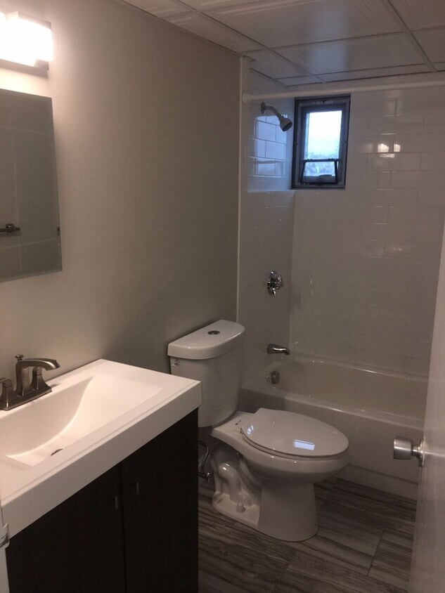 Foto del edificio - NO BROKER FEE!!!!   RENOVATED BELMONT 1 BE...