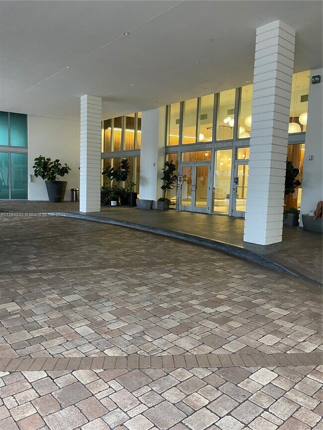 Building Photo - 350 S Miami Ave