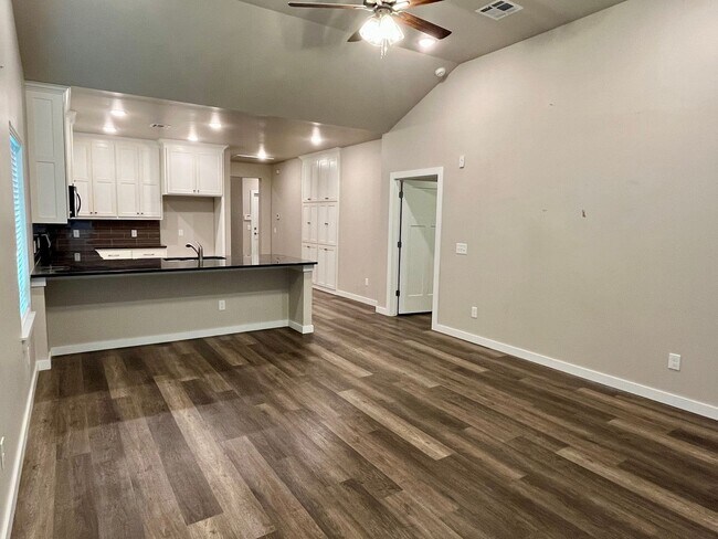 Foto del edificio - Beautiful 2 Bed 2 Bath!