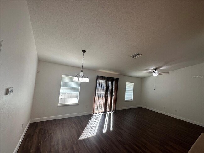 Building Photo - 726 Ashentree Dr