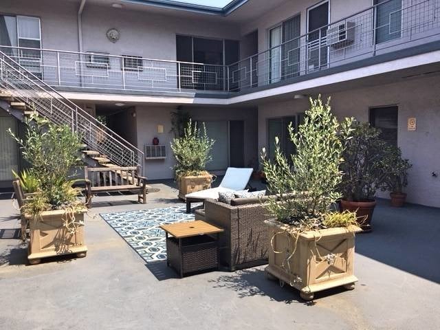 1152 N Poinsettia Pl Unit 16 West Hollywood Ca 90046 Apartment Primary Photo 1152 N Poinsettia Pl